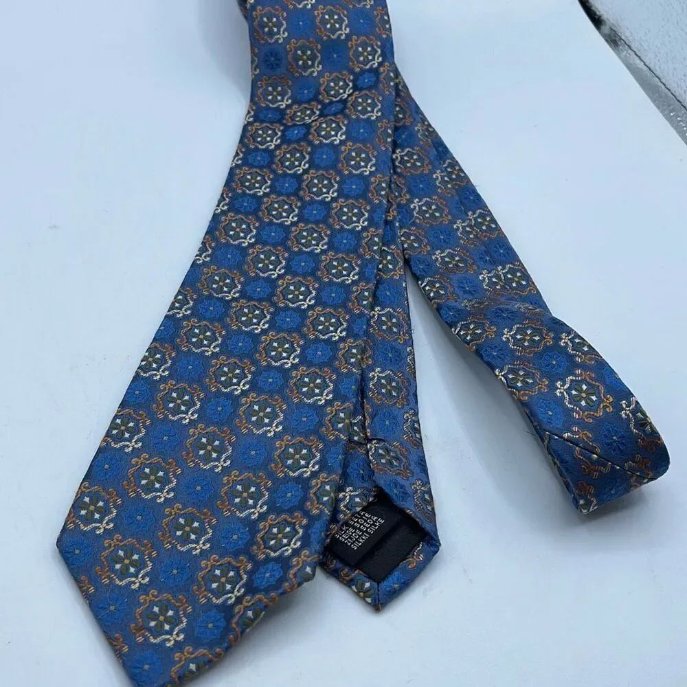 Cape  COD Neck wear .100% silk brocade.